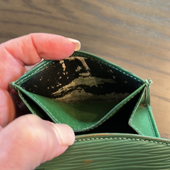 Louis Vuitton Green Epi Card Holder - Picture 12 of 12